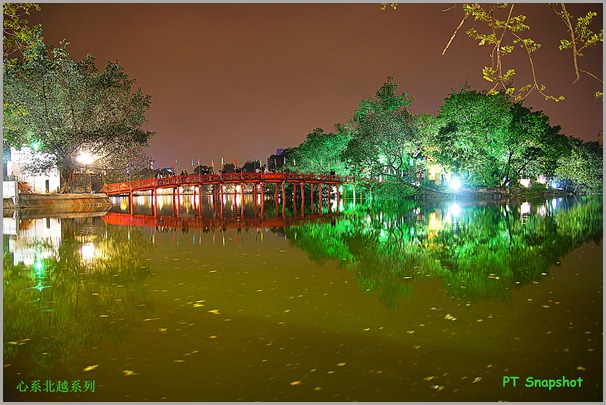 夜晚还剑湖上的玉山祠