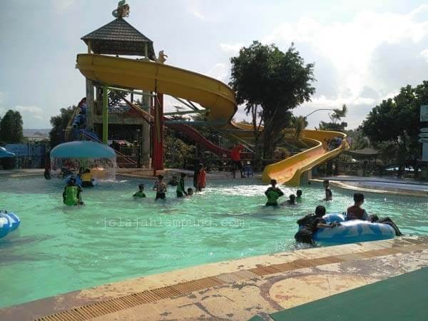 Keseruan Bermain Di D Mermaid Tirtayasa Waterpark Jelajah Lampung