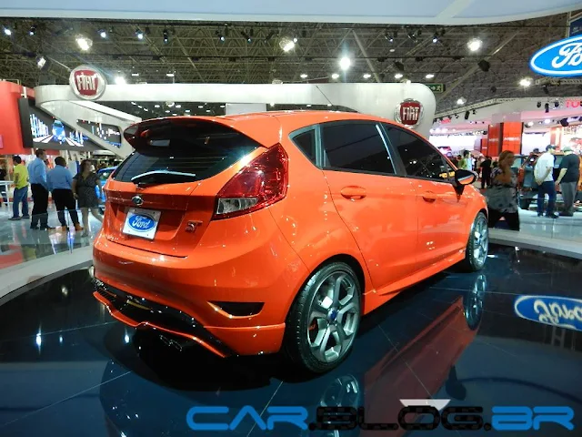 New Fiesta 2013 ST perfil traseiro