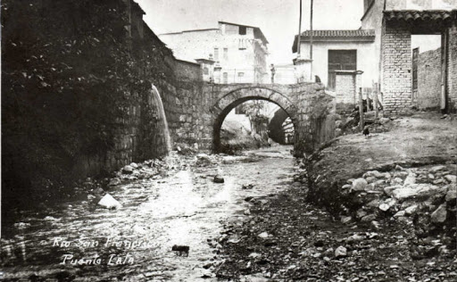 antiguos puentes bogotanos