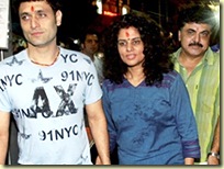 Shiney Ahuja offer prayers at temple