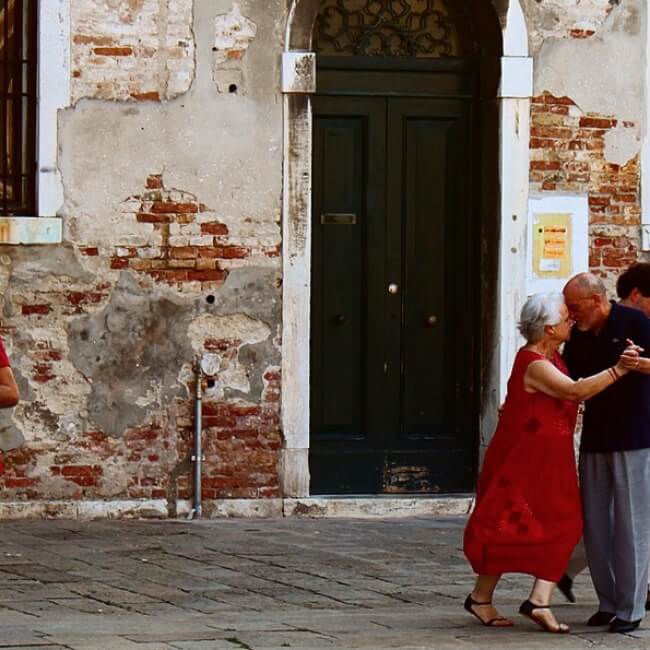 20 Exhilarating Images That Show Love Has No Age Limits - Dance!