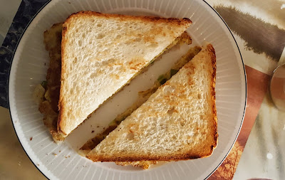 Bread sandwich with egg