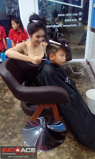 Tukang Cukur Rambut Yang Hot