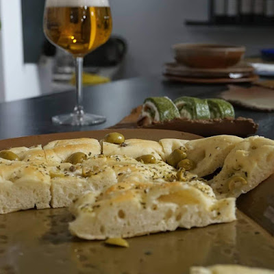 Focaccia de aceitunas y orégano