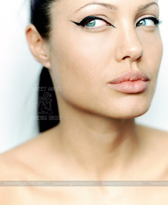 Angelina_Jolie_Hot_Wallpapers_Fun Hungama-forsweetangels.blogspot.com