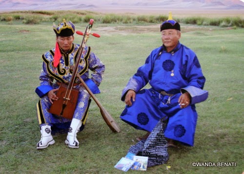 Musicisti ambulanti nella steppa mongola