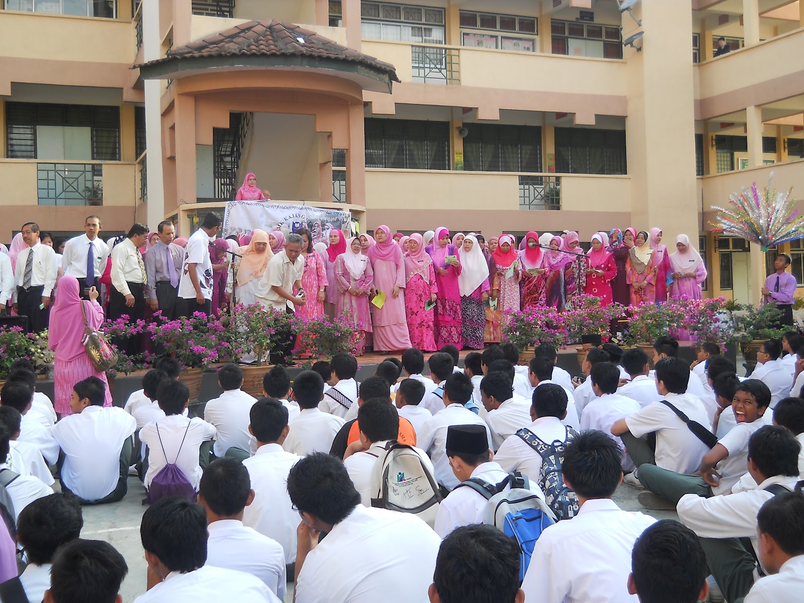 UBK SMK KAJANG UTAMA: SAMBUTAN HARI GURU SMK KAJANG UTAMA