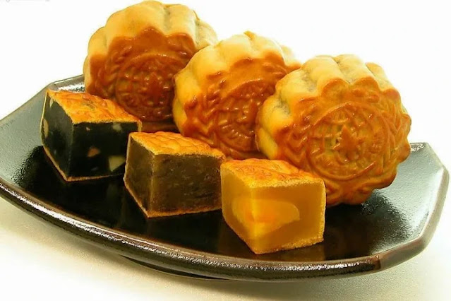 kuih bulan