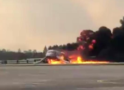 Mosca, aereo in fiamme poco dopo il decollo: 41 vittime