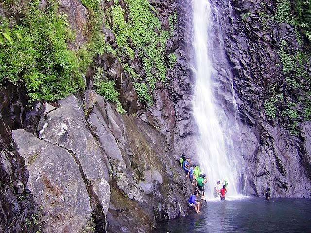 Wisata Air Terjun Sedudo Nganjuk