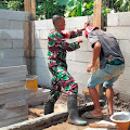 Hadir Ditengah Warganya, Kopka Gultom Babinsa Koramil 0602-12/Ciomas Bantu Proses Perehaban Rumah 