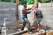 Hadir Ditengah Warganya, Kopka Gultom Babinsa Koramil 0602-12/Ciomas Bantu Proses Perehaban Rumah 