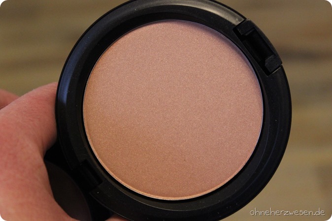 MAC Faerie Whispers LE Limited Edition Beauty Powder Pearl Sunshine Iridescent Powder Sparkling Rose Review Einkauf Swatches Test Haul Highlighter Puder Schimmerpuder Kosmetik Cosmetics 5