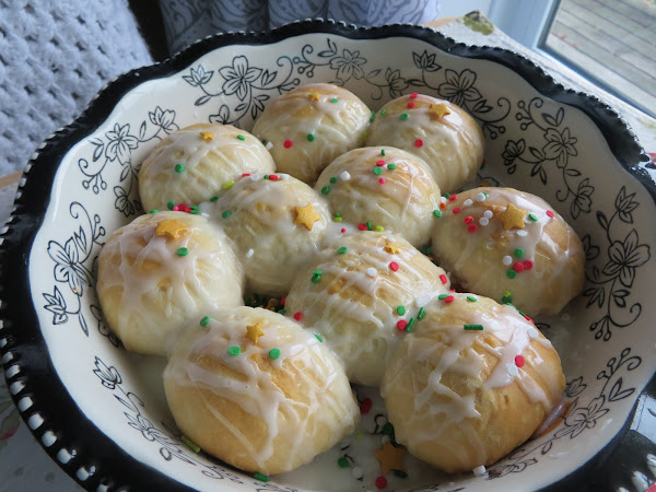 Christmas Morning Biscuit Bombs