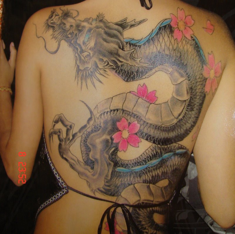 A tatuagem virou moda entre as mulheres e elas n o querem mais esconder os