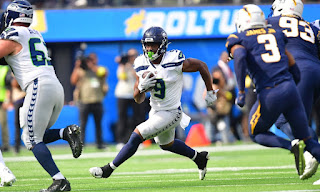 WATCH: Kenneth Walker III rushes for 74-yard touchdown in breakout game for Seahawks
