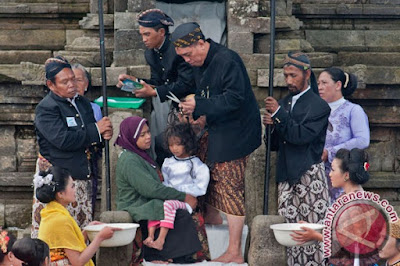 Legenda Kawah Sikidang dan Bocah Rambut Gimbal di Dieng Legenda Kawah Sikidang dan Bocah Rambut Gimbal di Dieng