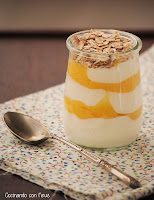 Hoy desayuno...Yogur con muesli y lemon curd