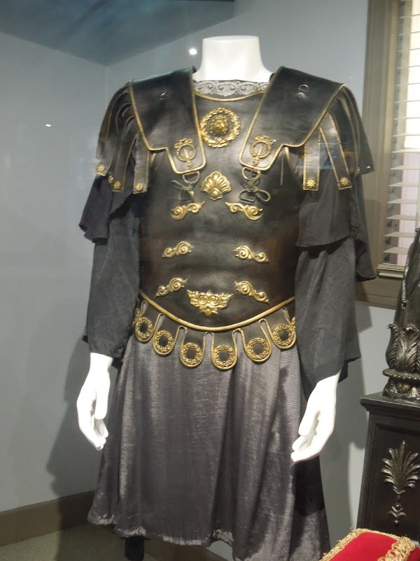 Joaquin Phoenix Commodus costume Gladiator
