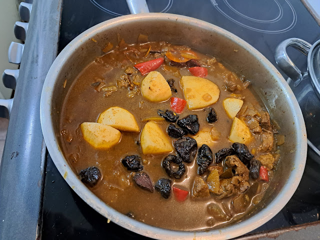 Beef curry with prunes and potatoes,  Gosht Aloo Bukhara Recipe