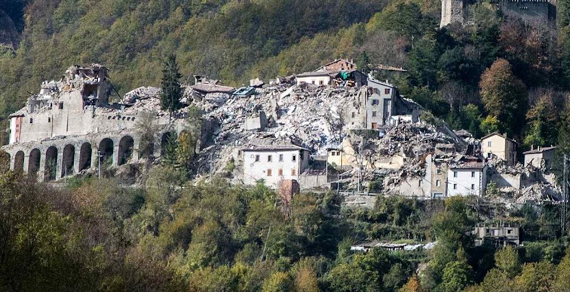 Ruínas de Arquata del Tronto depois do terremoto, foto de 2 novembro 2016