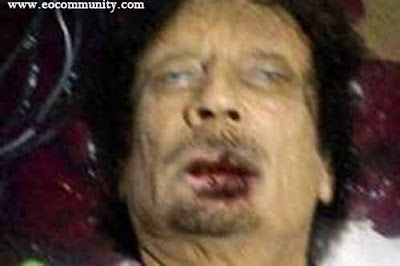 foto muammar khadafi tewas
