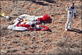 Foto Felix Baumgartner Terjun Dari Luar Angkasa Ke Bumi