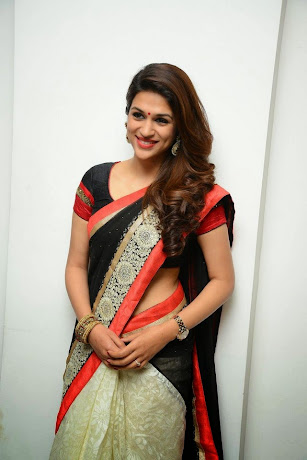 Shraddha Das Saree Picture