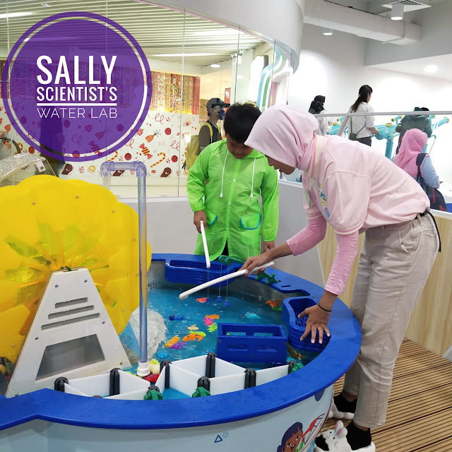 Sally Scientist Water Lab