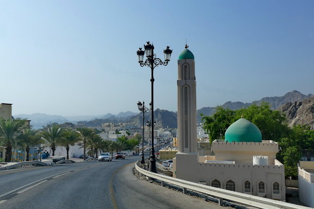 Strasse, Mutrah, Muscat, Oman, Moschee, Palmen, Weitsicht