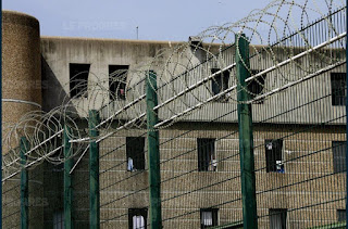 Ils découpent le grillage de la prison de Villefranche-sur-Saône en pleine nuit