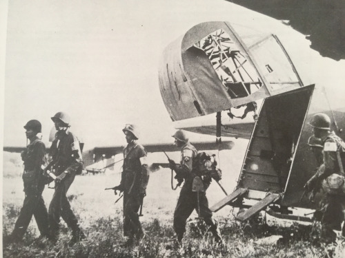 para US descendant d'un planeur à La Motte, 15 apût 1944