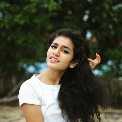 actress priya prakash varrier hd photos