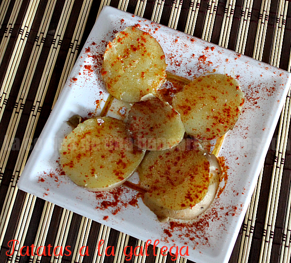 Receta de patatas a la gallega, paso a paso y con fotografías.