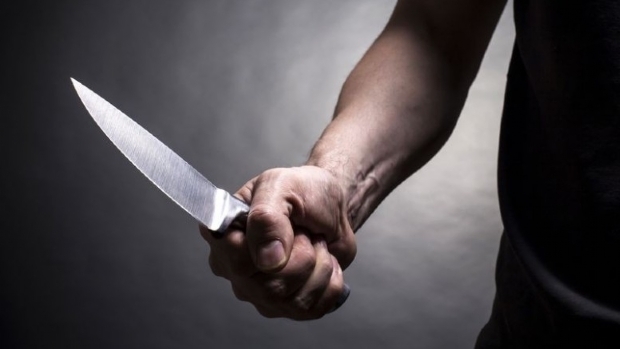 Ribeira do Pombal-BA: jovem recebe 13 facadas dentro de bar e diz que prima e amigos cometeram o crime