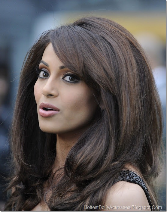 Bipasha Basu Hot in Black Dress 3