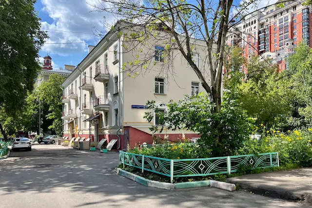улица Маршала Соколовского, дворы, жилой дом 1950 года постройки