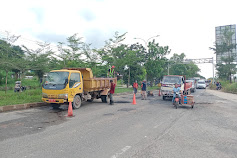 Jalan Macet dari Arah Simpang Barelang Hingga SP Plaza Akibat Jalan di Blokade, Warga: Buat Macet, Ngak Bisa Dikerjakan Malam Ya?