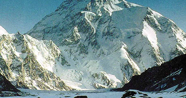 What is the highest peak in Pakistan called?