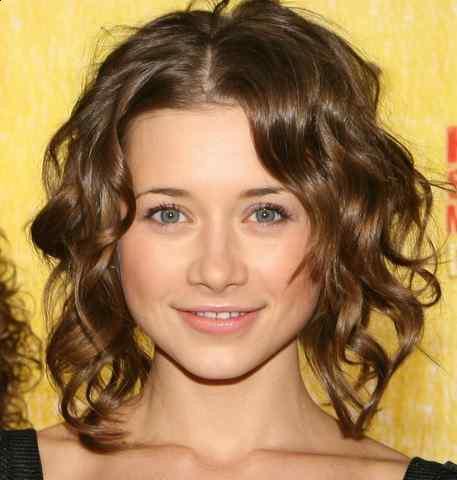 wavy medium length hairstyles. curly shoulder length