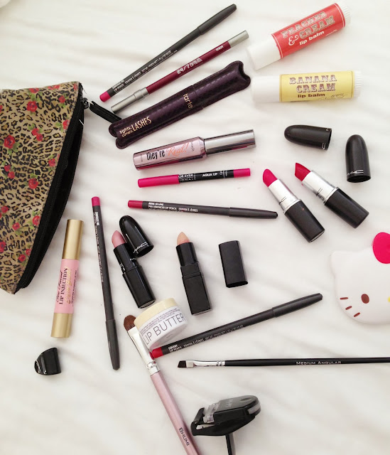 http://www.kandeej.com/2013/12/whats-in-my-bag-monday.html