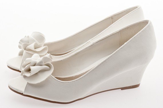 Gorgeous White Bridal Wedges match my wedding They wedges