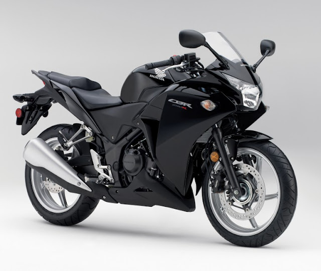 Honda CBR 250R Asteroid black metallic x x Accurate Sliver metallic