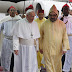 أمير المؤمنين يستقبل قداسة البابا فرانسيس بباحة مسجد حسان