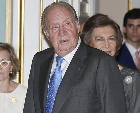 Queen Letizia, Princess Leonor, princess Sofia, wedding dress, wedding royals, style royal, royal fashions, wedding ceremony