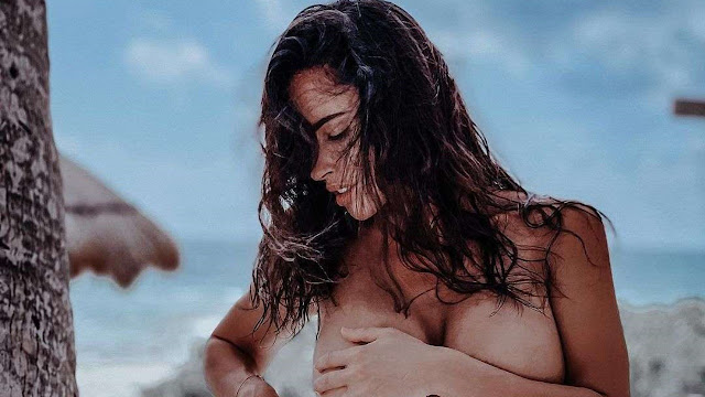 Lucia Javorcekova big breast cleavage in sexy bikini model photoshoot
