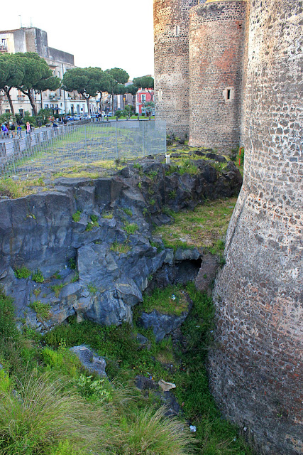 Mt. Etna volcano Sicily Italy Catania lava eruption history ©RocDocTravel.com