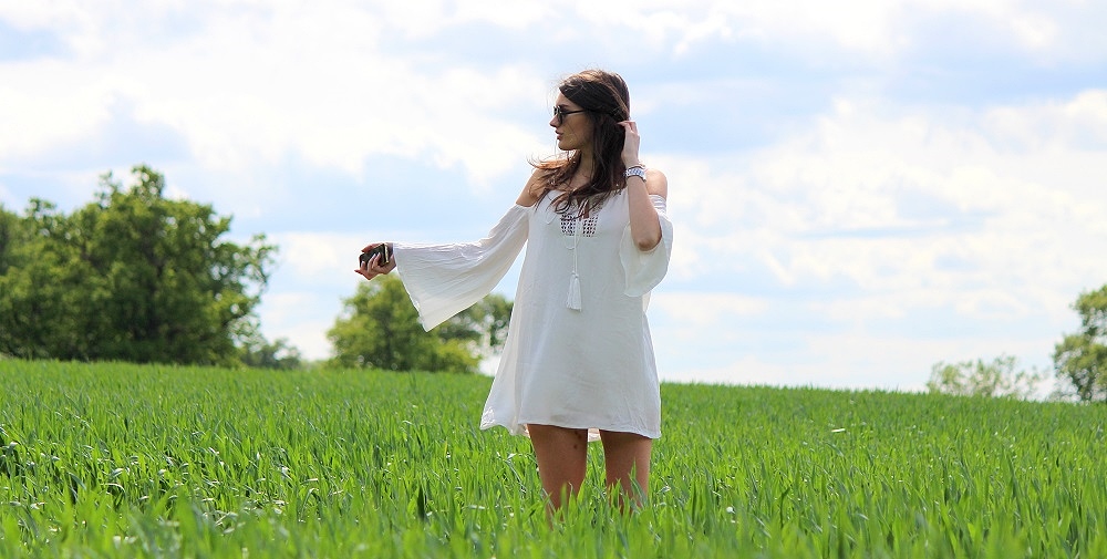 peexo-fashion-blogger-wearing-white-cold-shoulder-dress-festival-boho-lookbook