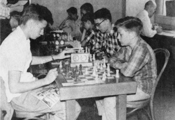 Bob Hall, Stephen Leopold, Alan Chappell, Tony Gottsdanker, Robert Harshbarger and Jimmy Thomason. Orlo M. Rolo, Tournament Director is at the desk.